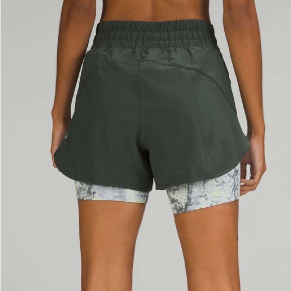 NWT Lululemon Track That 2-in-1 HR short 6” inseam, size 2 - Picture 2 of 9